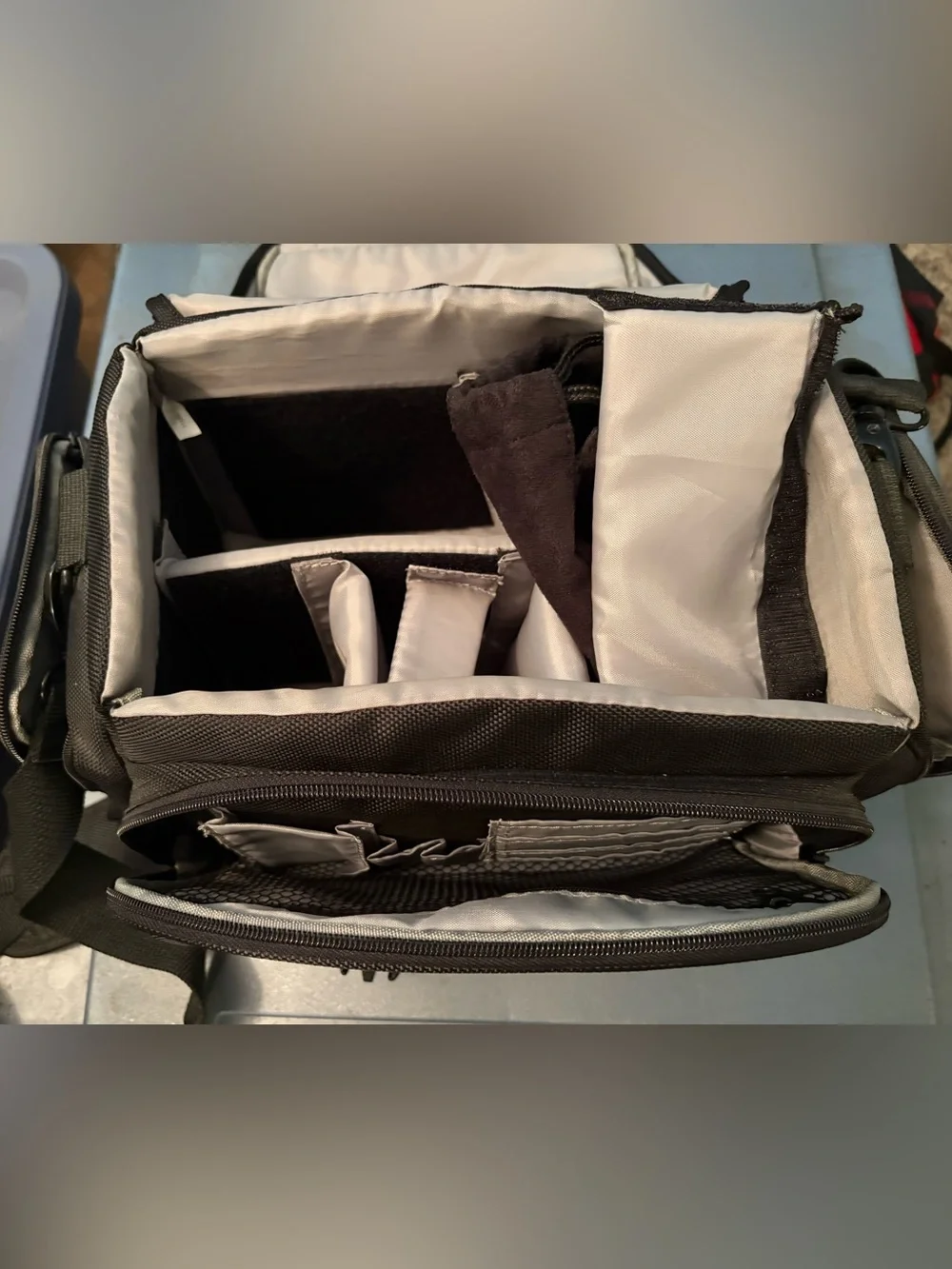 Nikon D5100 Camera Kit with Bag and zoom lens